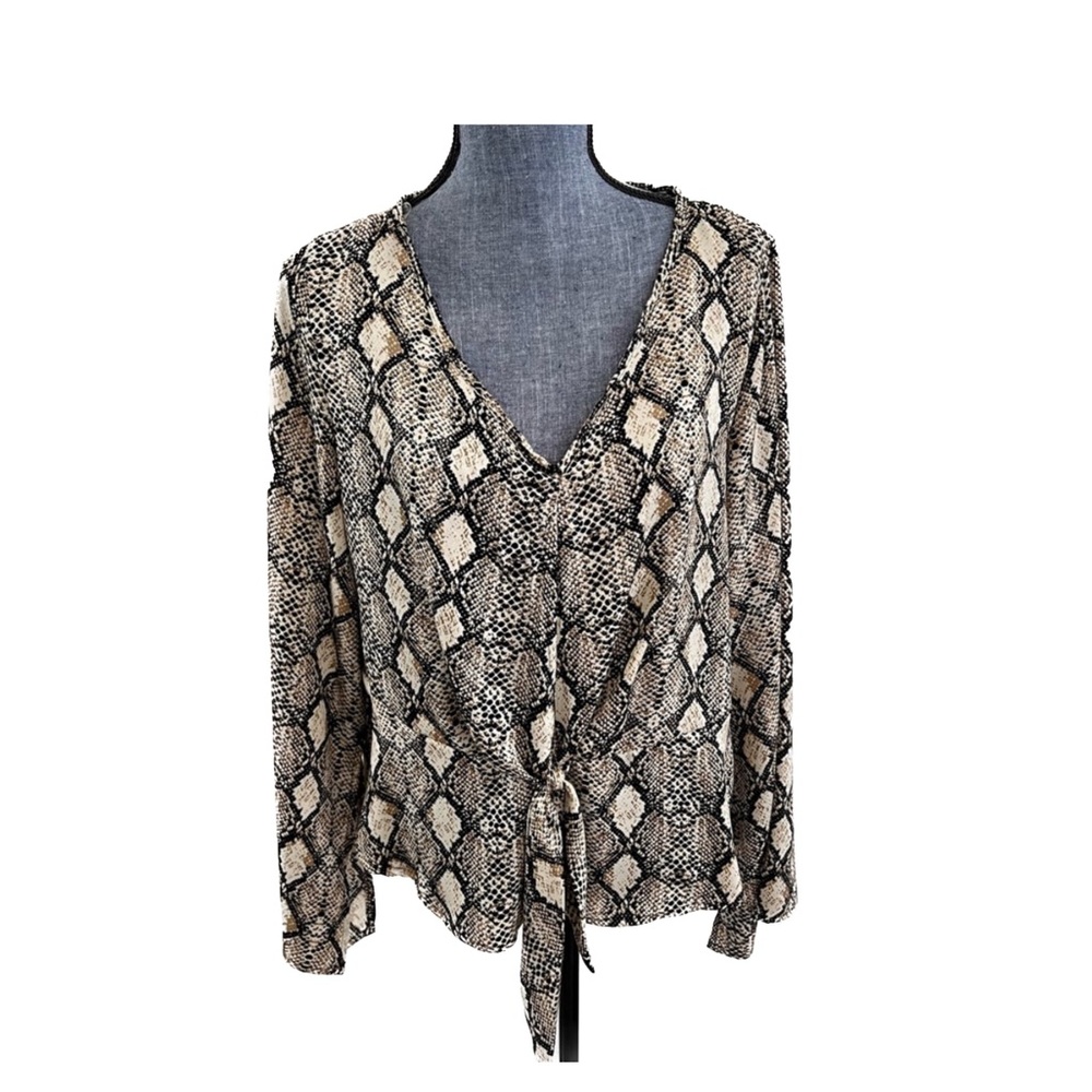 NWT Peach Love Snakeskin Top